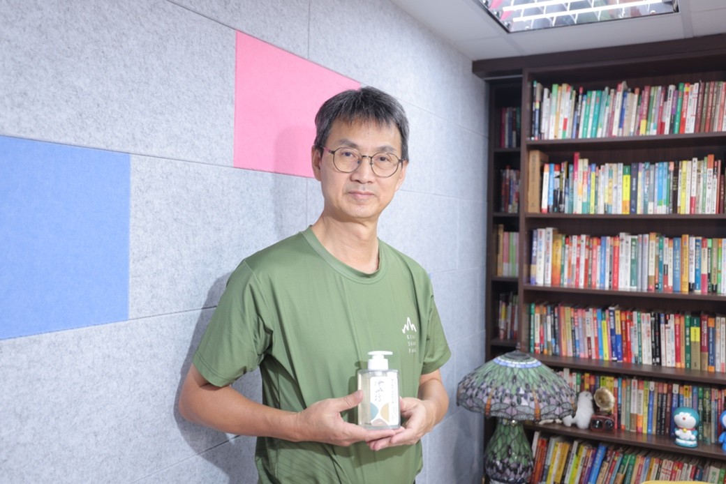 百冠生化科技股份有限公司，代表人照片